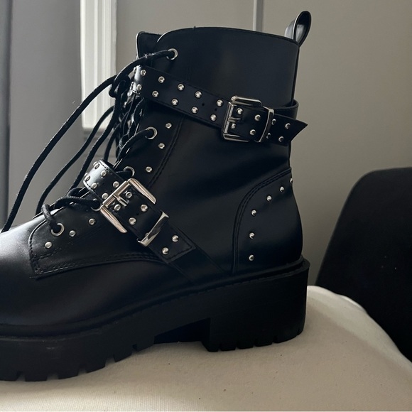 NWT Forever 21 black studded strap combat boots size 7.5 - Picture 6 of 8